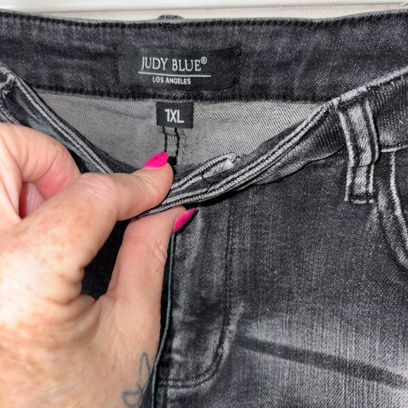 Judy Blue High Waist Fray Hem Cut Off Black Shorts size 1XL - Picture 3 of 5